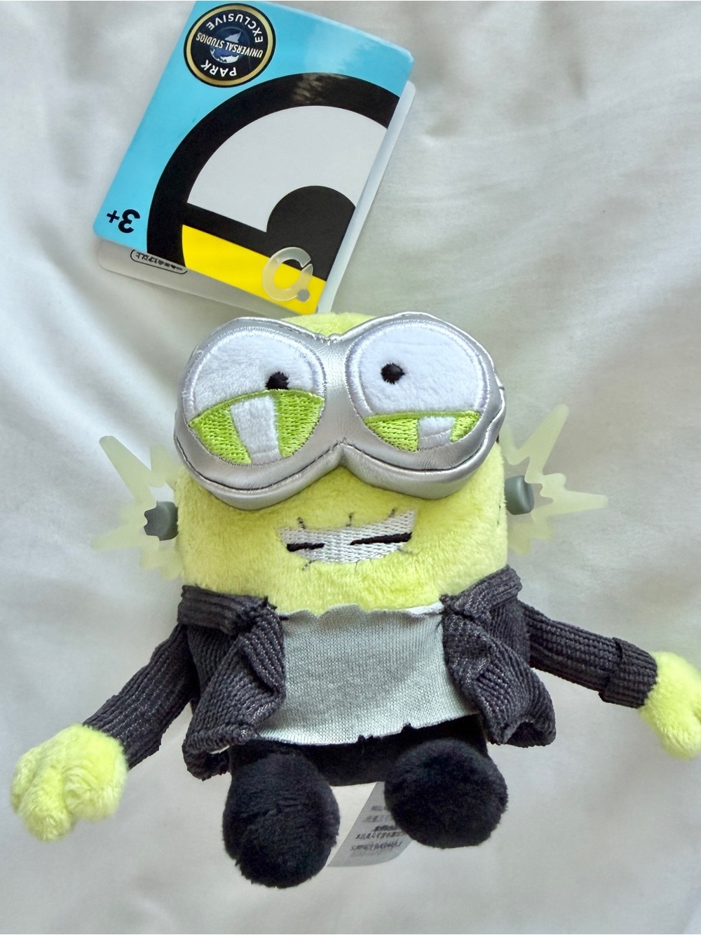 Universal Minion Plush Keychain - Yellow glow in the dark with Silver Goggles